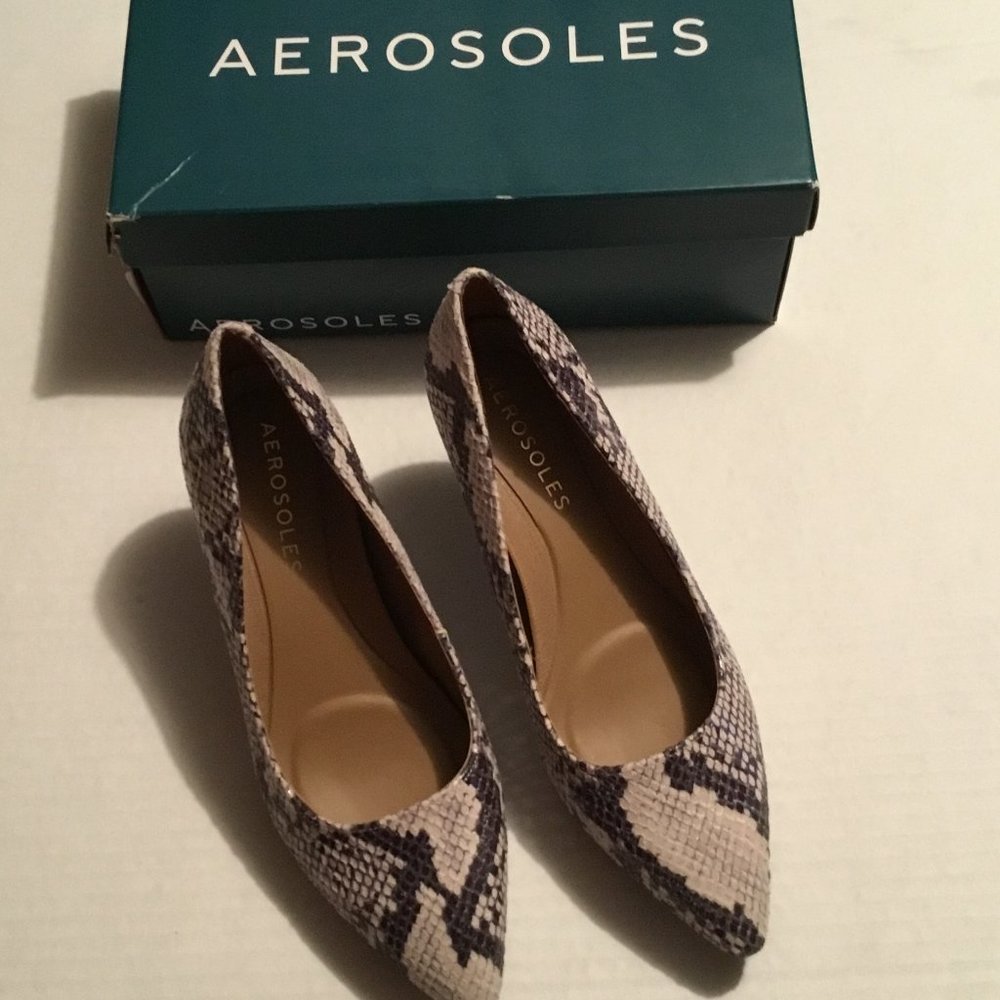 AEROSOLES lady's Rochester heels size 8 Wide in box - Picture 2 of 16